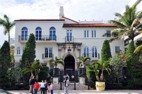 casa de versace em miami|Versace home in Miami.